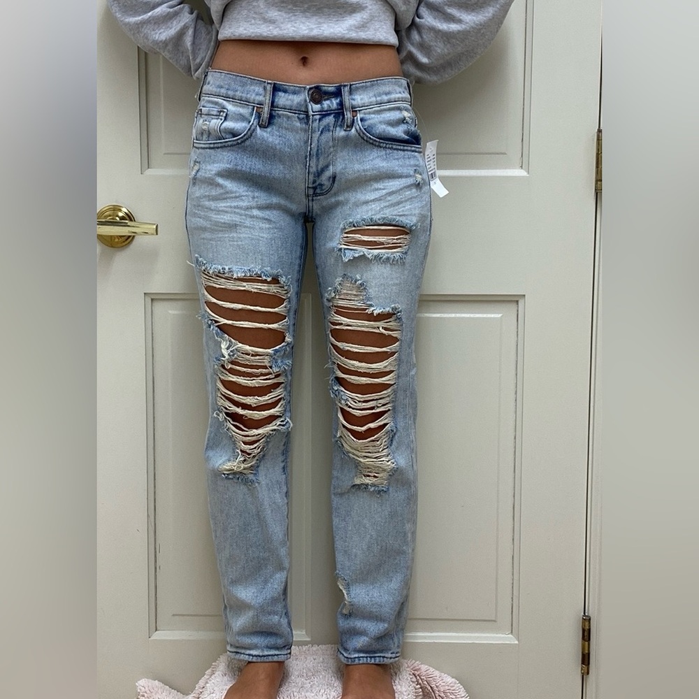 Pacsun Boyfriend Distressed Ripped Light Blue Low Rise Jeans w Buttons Sz 24 NWT